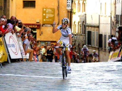 Noemi Cantele vince la terza tappa del Giro di Toscana.